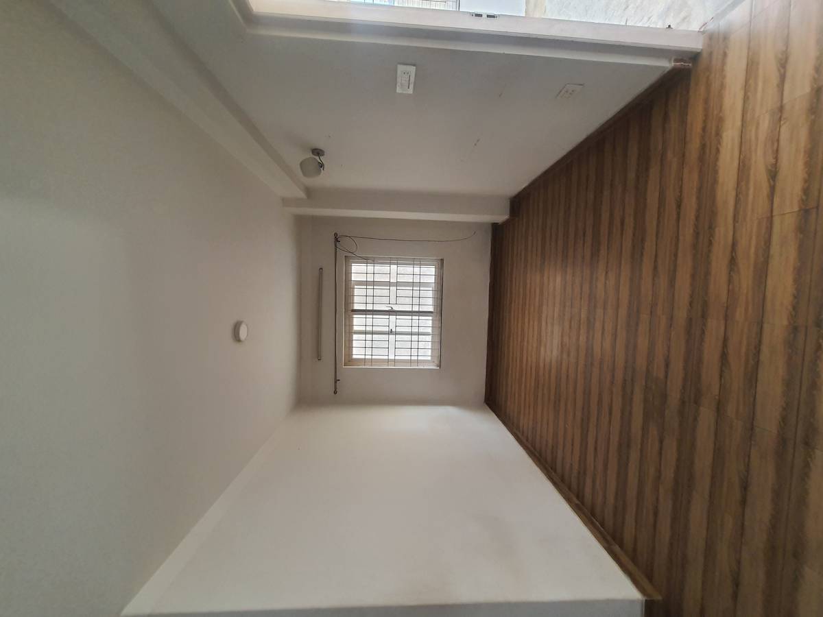 1 BHK Flat available