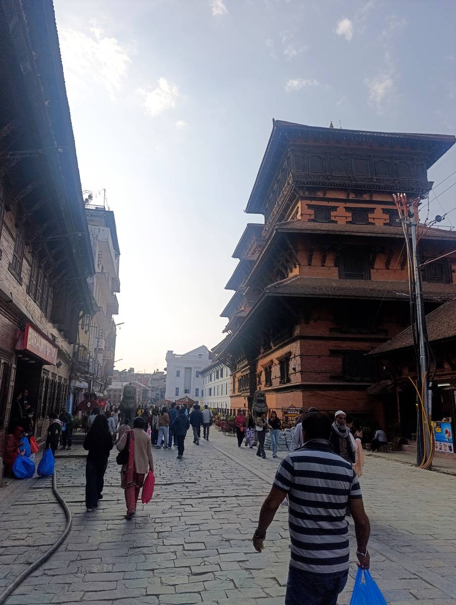 Needed a single room   near bagbazar ( 3-4 km in range)