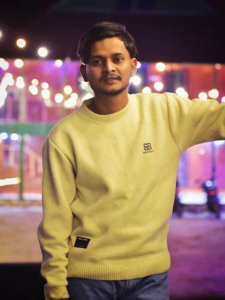 Sigle room around 5 k to 6k water and parking available.