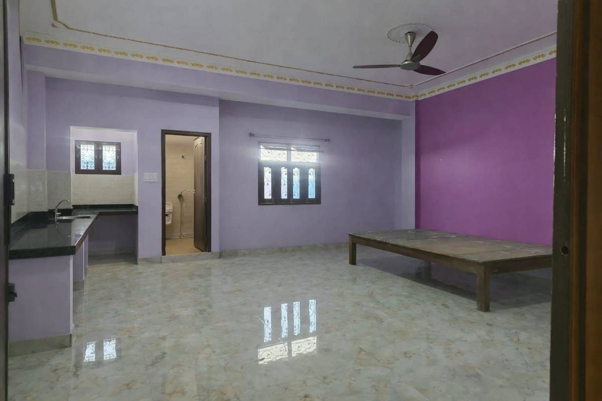 Bright single room